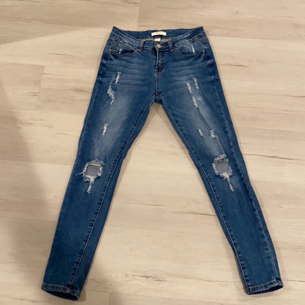 Forever 21 distressed skinny jeans size 27